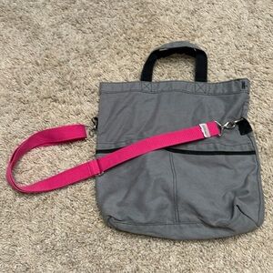Thirty-one grey tote crossbody with hot pink strap